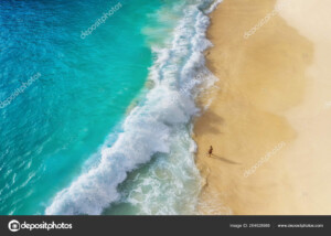 גלים בחוף - צילום מלמעלה - תמונת טבע ונוף - 264628988