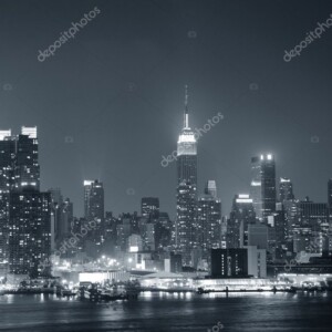 העיר ניו - יורק - מנהטן - תמונת נוף עירוני - תמונת שחור ולבן - 9858739