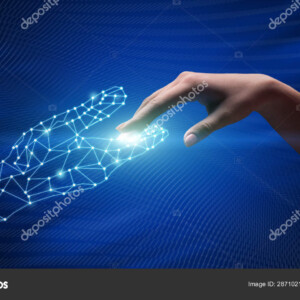 זוג ידיים אחת מהן וירטואלית נוגעות אחת בשניה - חיבור בין אנשים לטכנולוגיה